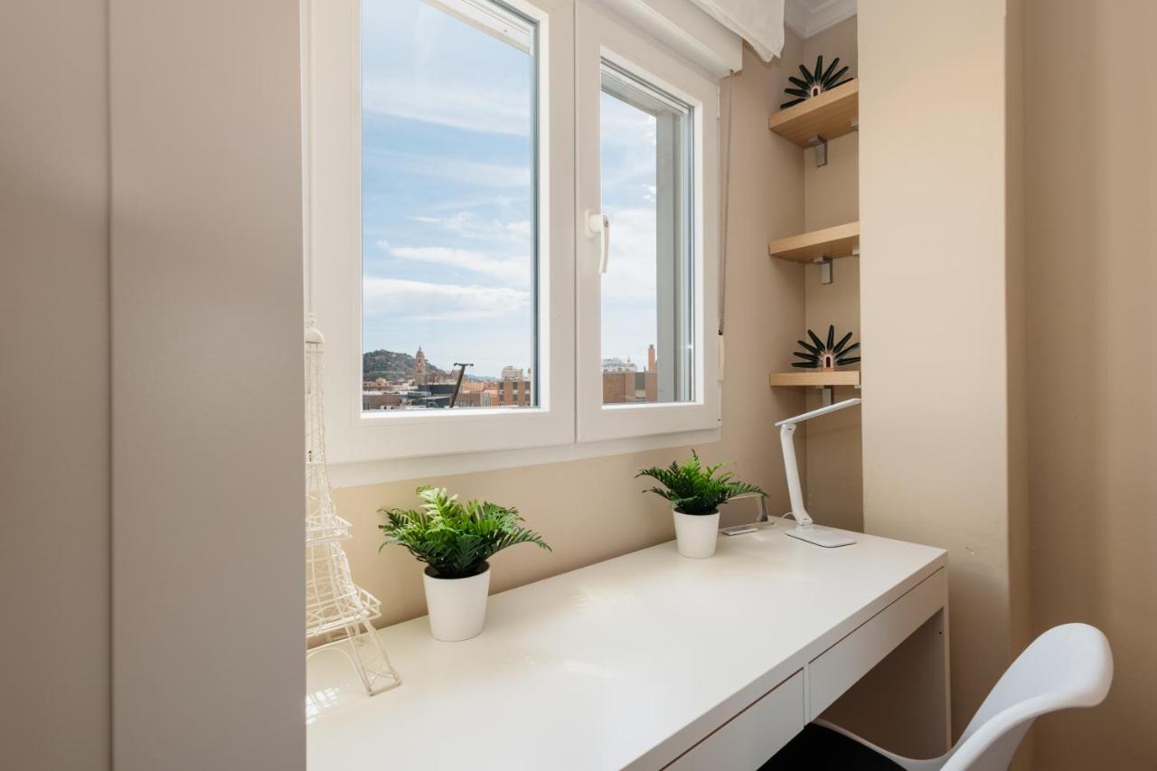 In The Historic Center Of Malaga, Very Close To The Beach And The Ave Train Station, With Private Parking ภายนอก รูปภาพ