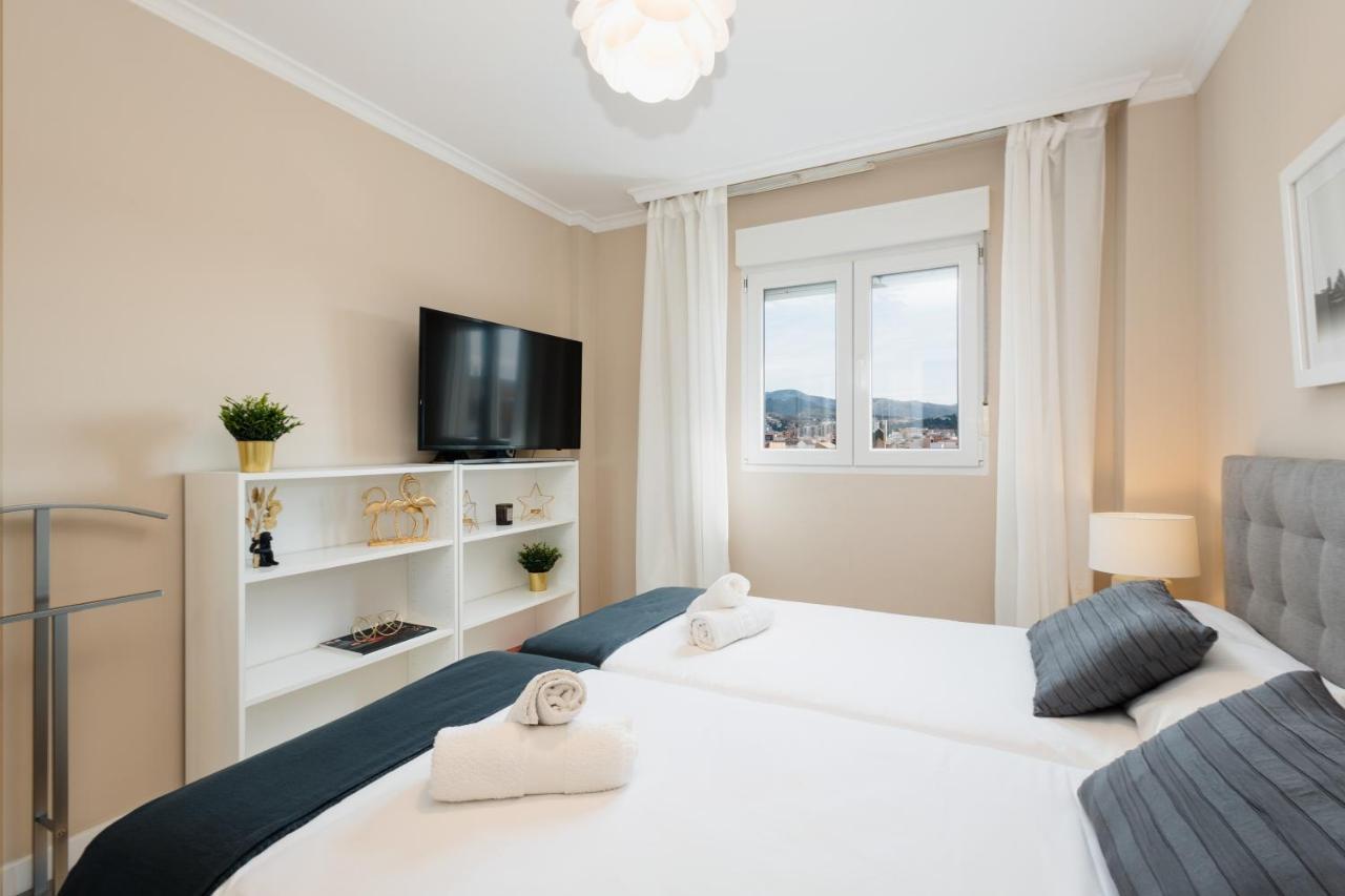 In The Historic Center Of Malaga, Very Close To The Beach And The Ave Train Station, With Private Parking ภายนอก รูปภาพ