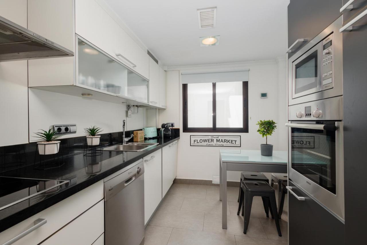 In The Historic Center Of Malaga, Very Close To The Beach And The Ave Train Station, With Private Parking ภายนอก รูปภาพ