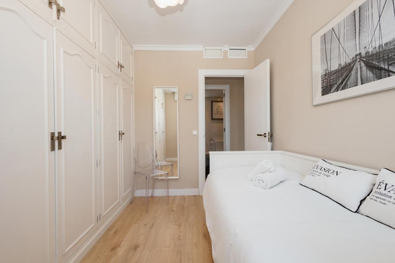 In The Historic Center Of Malaga, Very Close To The Beach And The Ave Train Station, With Private Parking ภายนอก รูปภาพ