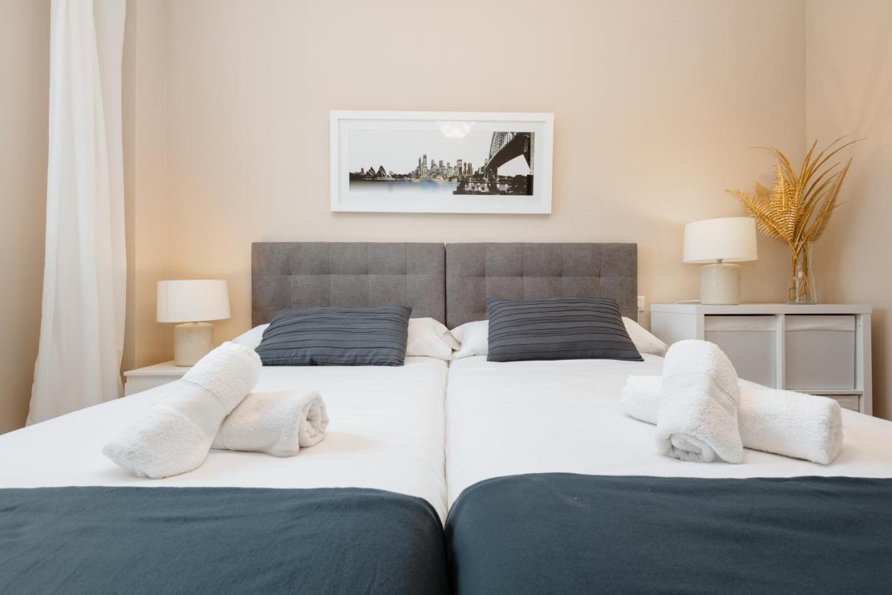 In The Historic Center Of Malaga, Very Close To The Beach And The Ave Train Station, With Private Parking ภายนอก รูปภาพ