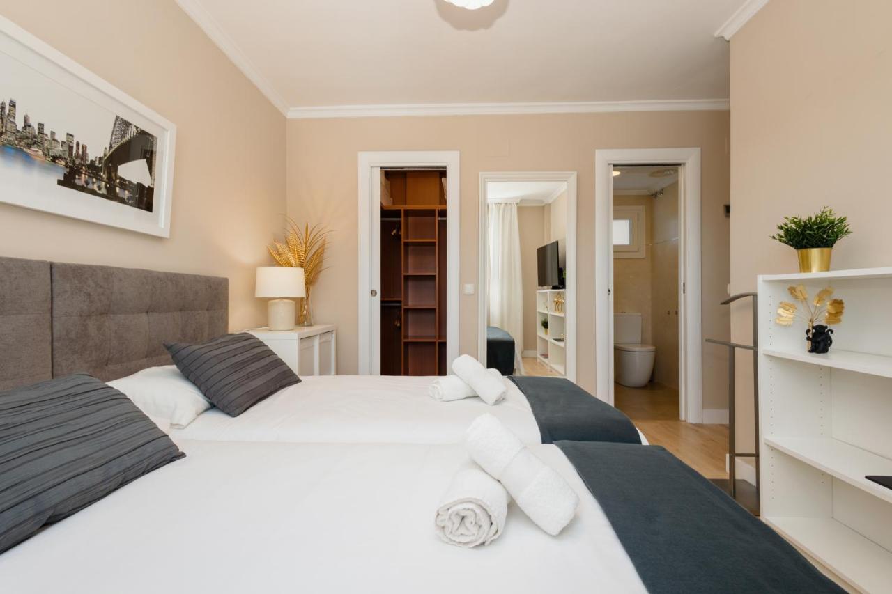 In The Historic Center Of Malaga, Very Close To The Beach And The Ave Train Station, With Private Parking ภายนอก รูปภาพ