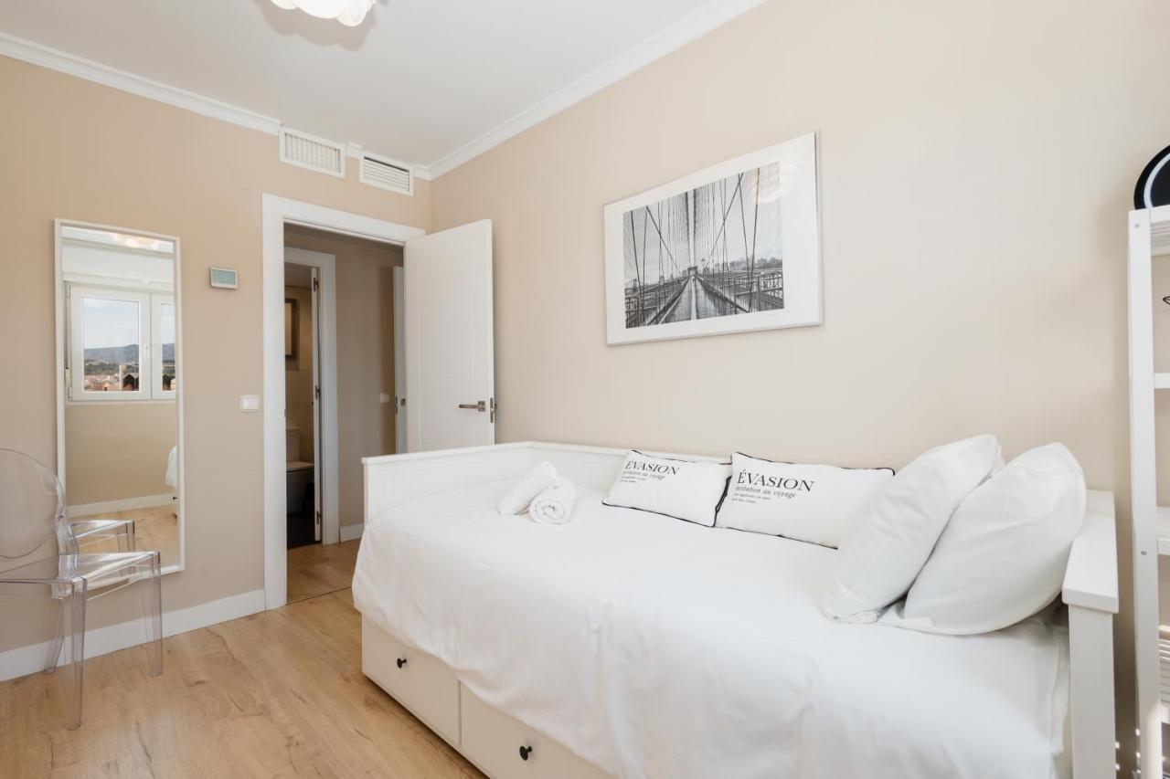 In The Historic Center Of Malaga, Very Close To The Beach And The Ave Train Station, With Private Parking ภายนอก รูปภาพ